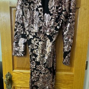 Elegant Sequin Floral Dress - Black and Gold. Used require dry cleaning